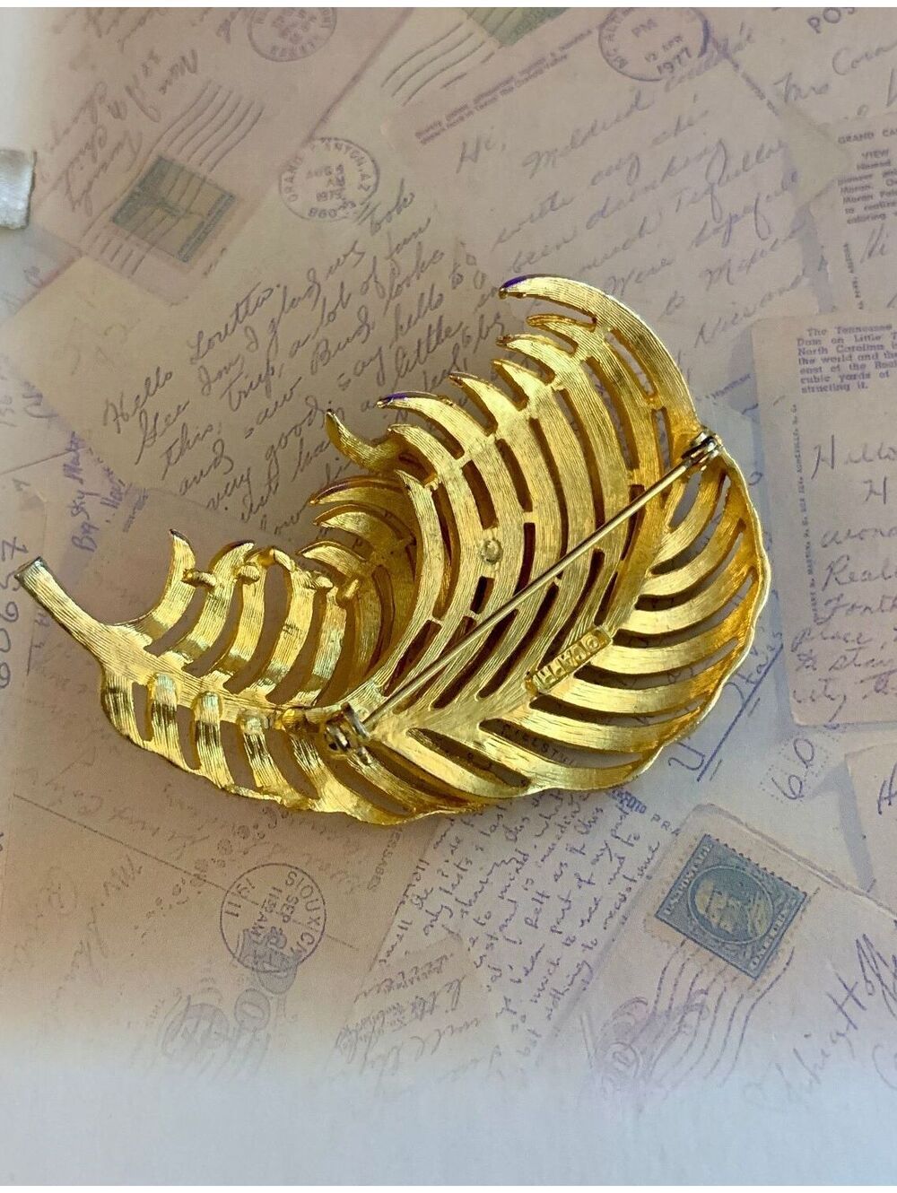 Vitage Signed Trifari Gold-Tone Feather Brooch Pin | Sculpted Leaf Design - Picture 2 of 3